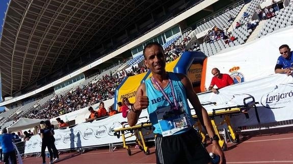 Mouaziz, tras ganar la Media Maratón de Málaga hoy. 