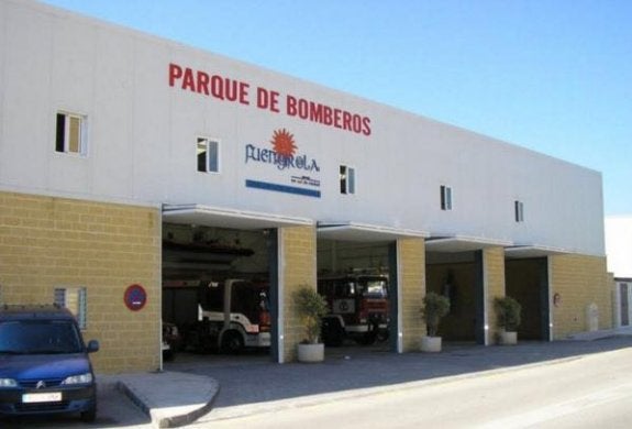 Imagen de la entrada al Parque de Bomberos de Fuengirola, situado en la calle Leopoldo Werner. :: miguel gámez
