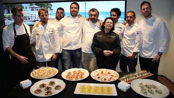 Cocineros asistentes a la presentación del certamen. 