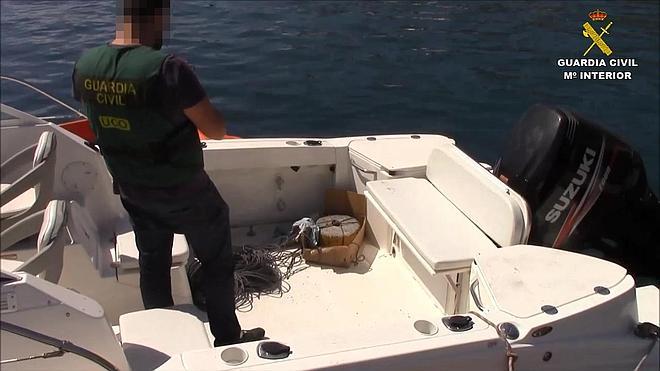 Momento de una intervención en una lancha. 