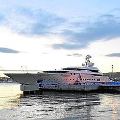 El megayate del magnate Roman Abramovich hace escala en Málaga