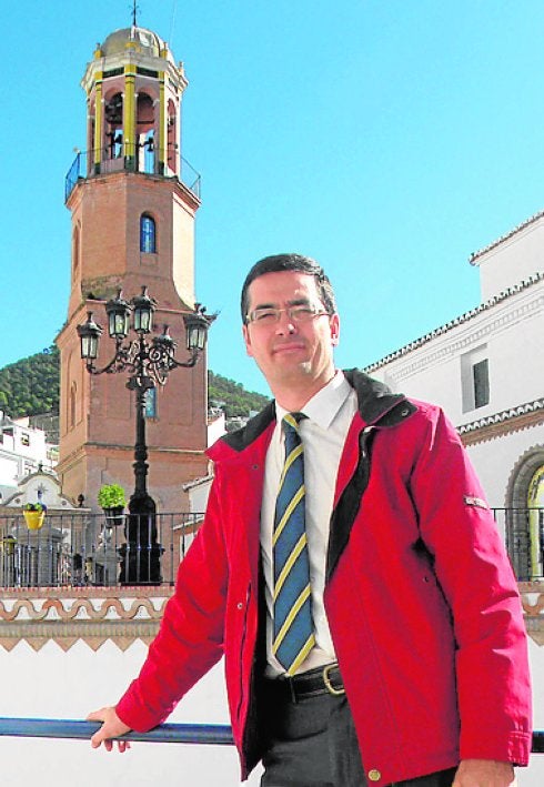 José Luis Torres Gutiérrez, alcalde de Cómpeta. «Somos un pueblo cercano, amable y natural»
