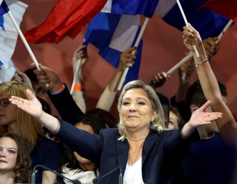 La líder del FN, Marine Le Pen, durante su acto de celebración del 1 de Mayo. :: Charles Platiau / reuters
