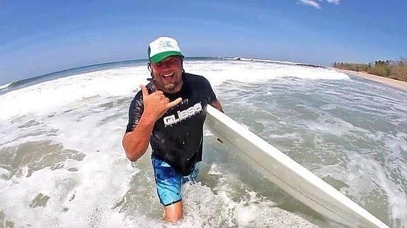 Carmona asegura que practica surf «todos los días del año».