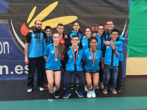 Los jugadores del Bádminton Benalmádena que participaron en el Estatal. 