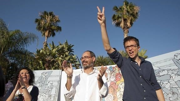 Errejón, junto a Montero y periodistas en Málaga.