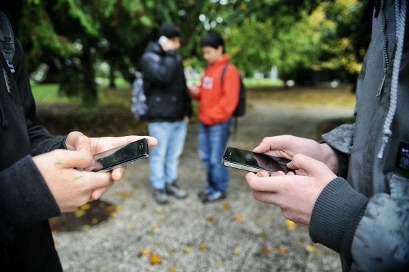 Proyecto Hombre alerta de la dependencia del teléfono móvil como nueva adicción