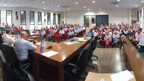 Más de 60 comunidades de regantes de la comarca y las organizaciones agrarias y de productores se unen para pedir agua