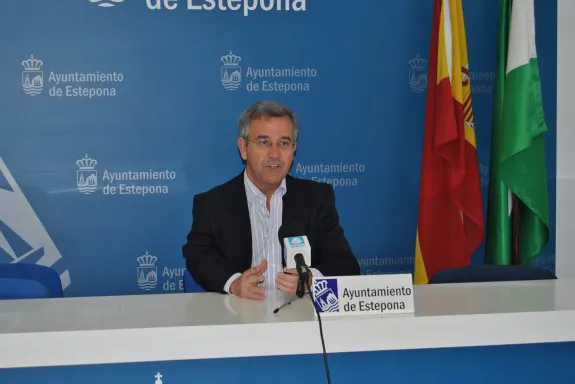 García Urbano durante una rueda de prensa. :: L.P.
