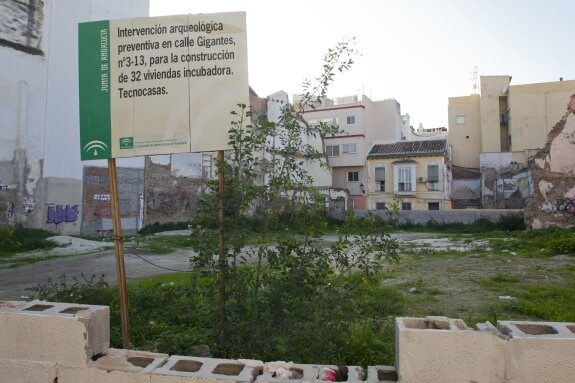 El solar de la calle Gigantes, a espaldas de Carretería, albergará 32 viviendas protegidas.