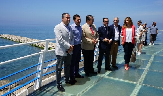 Bendodo, Medina, Sanz, Briones, González y Extremera, ayer en el mirador de la avenida del Faro. :: e. c.
