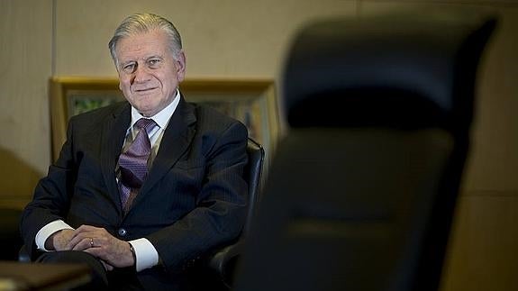 Valentín Fuster atiende en su despacho del Centro Nacional de Investigaciones Cardiovasculares (CNIC)