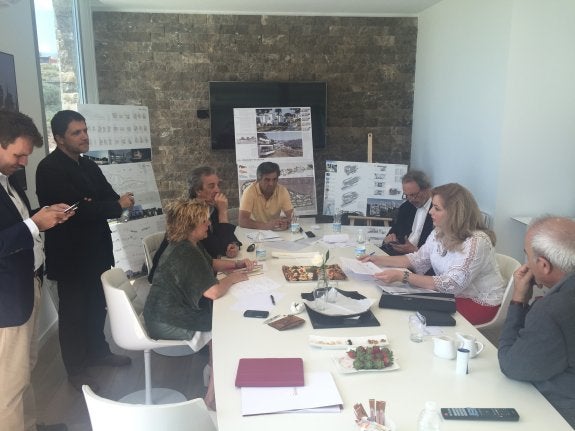 El jurado, durante la reunión en la que se seleccionaron a los finalistas.