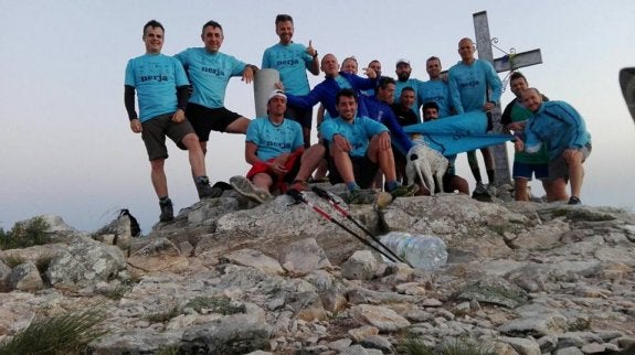 Reparan la cruz de la Cuesta del Cielo ante el riesgo de caída