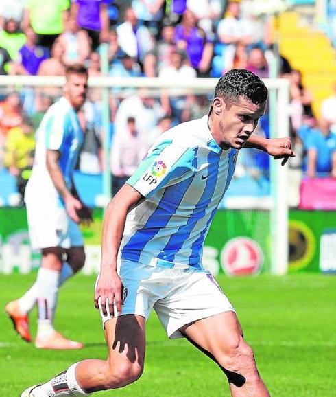 Rosales, cuyo contrato acaba al final de la próxima temporada, en un partido en La Rosaleda. 