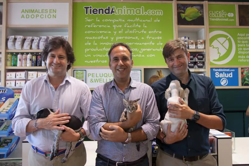 Tiendanimal, líder de venta 'online' de productos para mascotas, Premio Evolución de SUR.es y BBVA