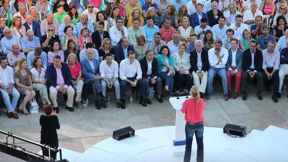 España se dirige a los 4.000 asistentes al mitin. 