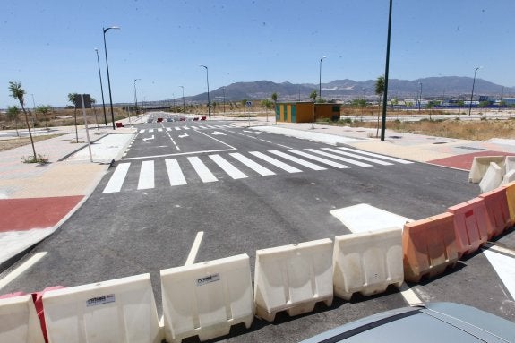 Aspecto de las obras de urbanización para el futuro barrio de VPO al oeste de la Universidad. :: sur