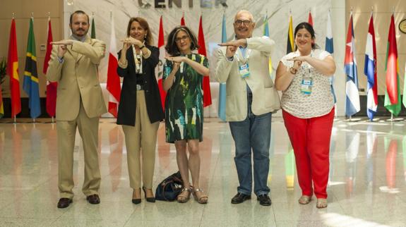 José María Davó, consejero de Cultura de la Embajada de España en Turquía; Nuria Sanz, jefa de la oficina de la Unesco en México; Teresa Lizaranzu, jefa de la delegación española y embajadora de España ante la Unesco; Bartolomé Ruiz, director del Conjunto de los Dólmenes, y Victoria Eugenia Pérez, coordinadora del centro de recepción de conjunto. 