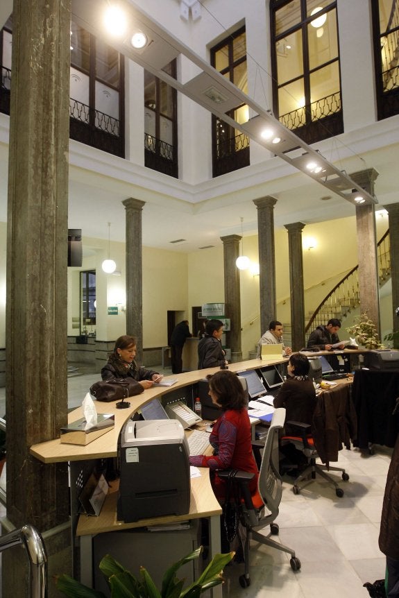 Los funcionarios de la Junta podrán pedir traslados y ascensos después de cinco años