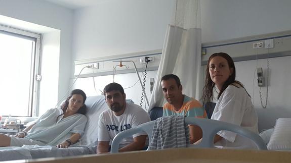 Los dos matrimonios que han estado en aislamiento en una habitación del Hospital Materno.