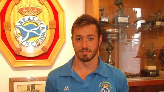 Carlos Peralta, con la camiseta de su club, el Real Canoe madrileño.