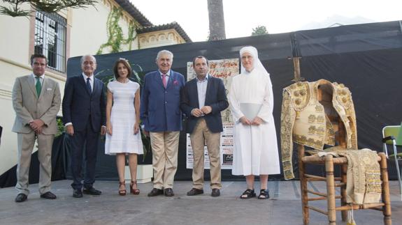 González, De la Torre, Muñoz, Pozo, Ruiz Espejo y sor Montserrat Méndez. 