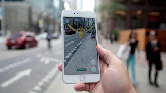 La Policía Local multa a cuatro jóvenes que circulaban en bici cazando Pokémon