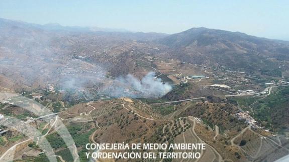 Imagen aérea del fuego facilitada por el Infoca. 