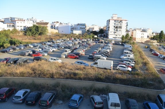 Imagen de los terrenos donde se ha previsto el nuevo centro de salud, junto al cauce del río Chíllar. 