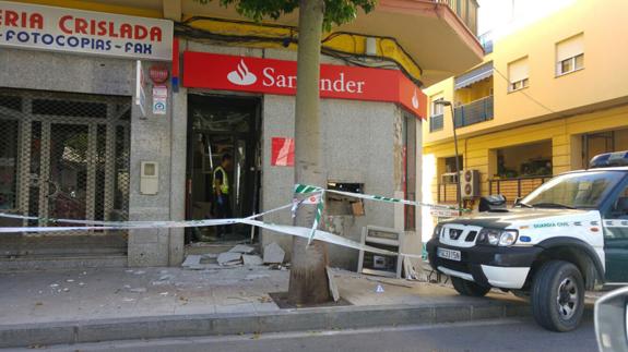 Roban otro cajero tras reventarlo con explosivos en La Cala del Moral
