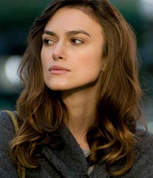 Keira Knightley usa peluca