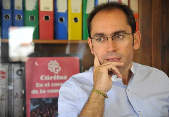 Francisco José Sánchez Heras, en su despacho de la casa central de Cáritas en Málaga, donde es director desde 2011.