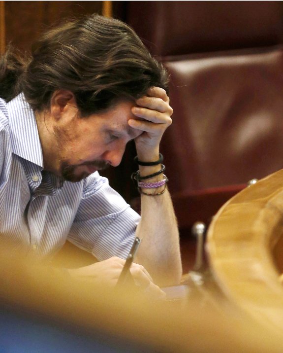 Pablo Iglesias, durante una sesión en el Congreso. :: Juan Carlos Hidalgo / efe