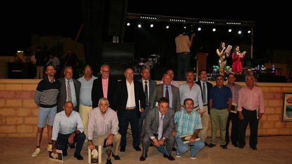 El equipo de ‘Los Temibles’ y el fútbol en Sierra de Yeguas recibió un cálido homenaje.
