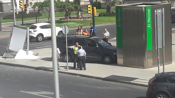 La calle estaba poco concurrida a esa hora. 