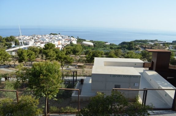 El jardín botánico Detunda está situado junto a la Cueva de Nerja y ocupa 26.000 metros cuadrados. :: e. c.
