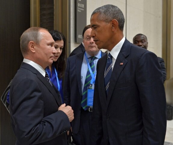 Putin y Obama se saludan con frialdad, ayer en la cumbre del G-20. :: afp