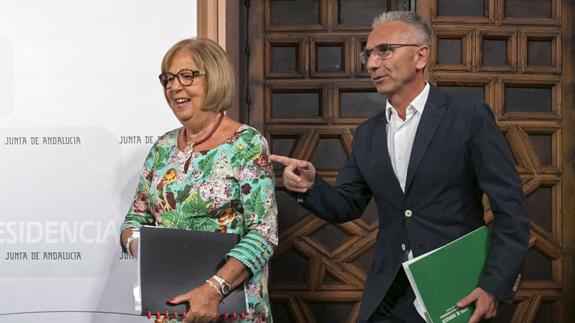Adelaida de la Calle y Miguel Ángel Vázquez, tras la reunión que el consejo de Gobierno de la Junta ha mantenido hoy.