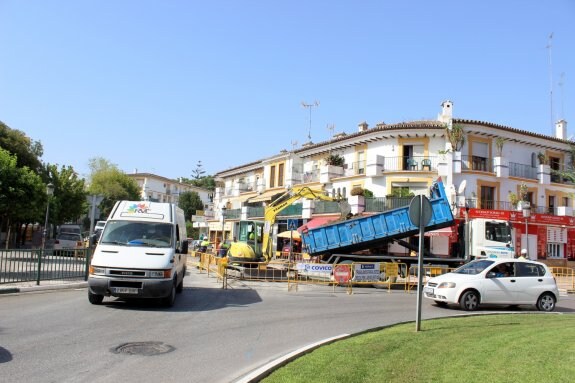 Obras en la avenida Ortega y Gasset para la reparación de la red de saneamiento. 