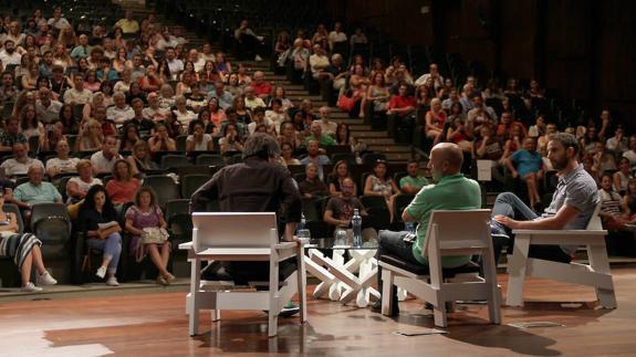 Jordi Évole, Luis Alegre y Dani Rovira, ayer durante su charla en Málaga. 