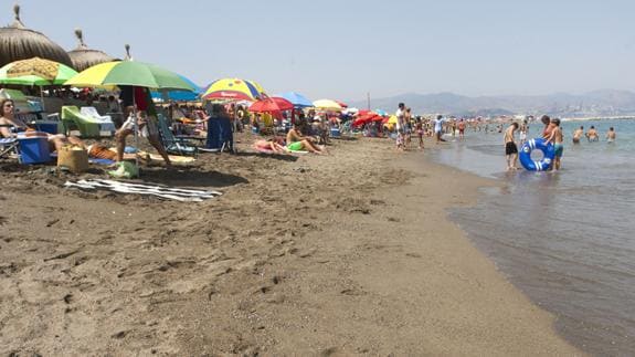 Málaga Ahora dice que las playas de la capital "no han sido aptas para el baño" en verano por vertidos fecales