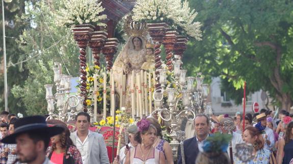 La Virgen de la Alegría, en su salida este viernes. 