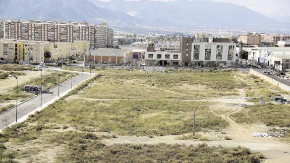 Vista parcial de los terrenos de Repsol situados al norte del bulevar. 