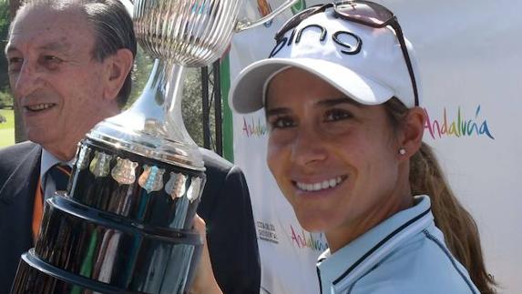 Muñoz, con el trofeo de campeona.