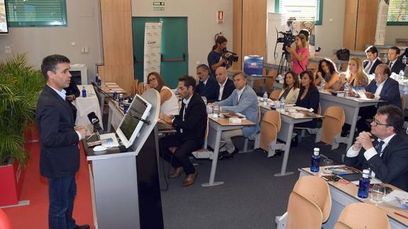 El alcalde de Marbella realizó este anuncio durante el debate hotelero celebrado ayer.