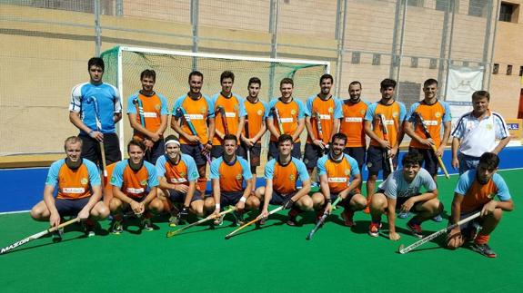 De izquierda a derecha, Álvaro, Ratto, Merino, Borja, Ruiz, Luka, Fernando, Jiménez, Ramón, Pineda y Ramón Pérez (arriba), Ricardo, Gorrini, Dimitri, Pedrosa, Cuadrado, Antón, Javier y Caparrós (abajo). 