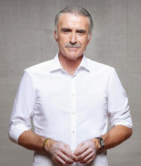 Juan y Medio está pluriempleado. 