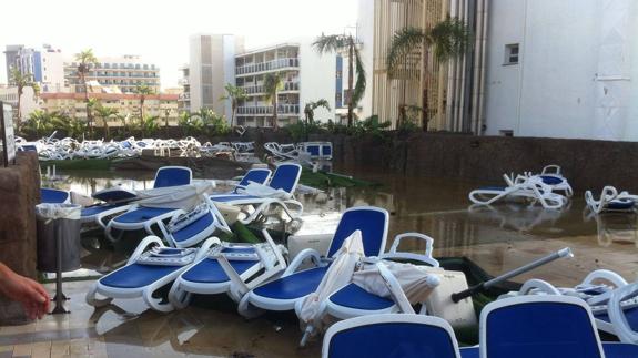 El hotel Los Patos de Benalmádena vuelve a la normalidad tras el reventón de una tubería