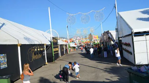 Aspecto de las casetas de la juventud en el recinto ferial.